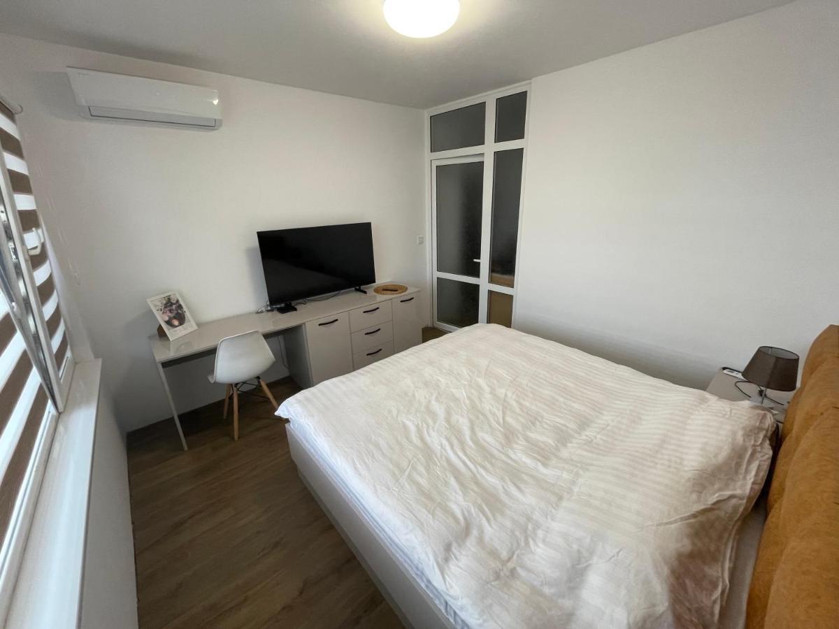 Dety'S Apartment Burgas Esterno foto