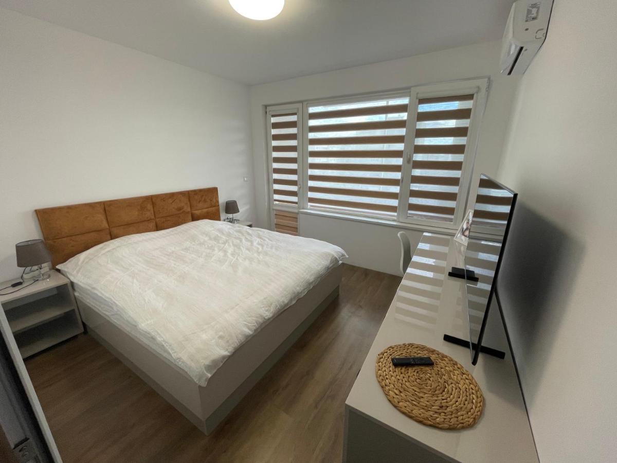 Dety'S Apartment Burgas Esterno foto